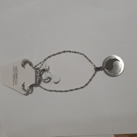 Stainless Steel Yin-Yang Jewelry Set – Pendant Necklace, Hoop Earrings & Ring - Picture 7 of 8